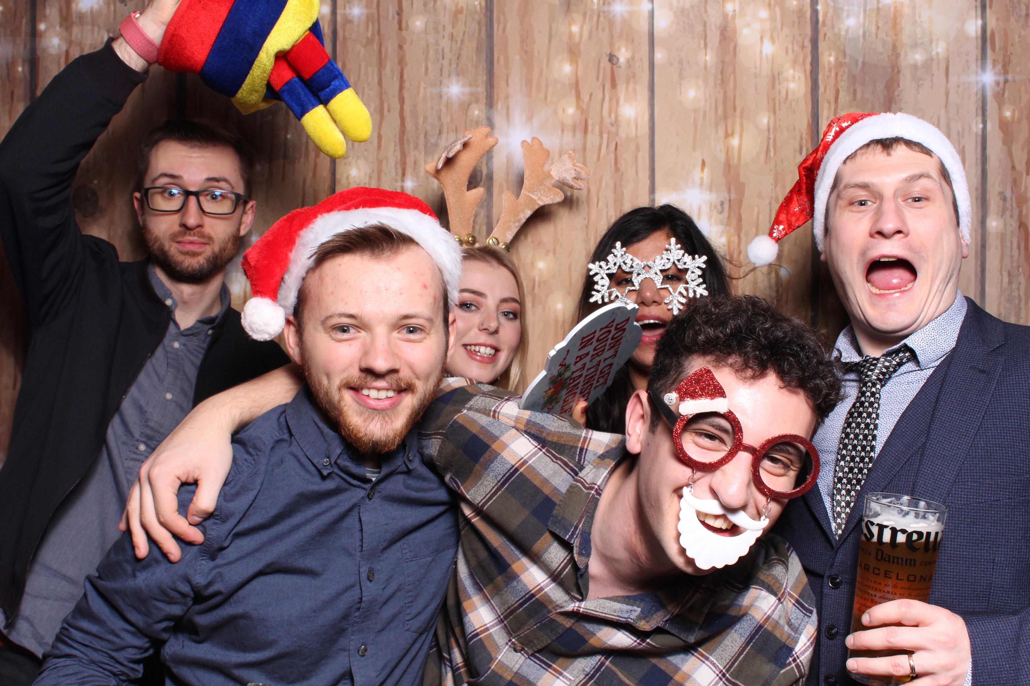 Tes Christmas party  | View more photos from the event at gallery.magicimages.uk/u/MagicImages/Tes-Christmas-party